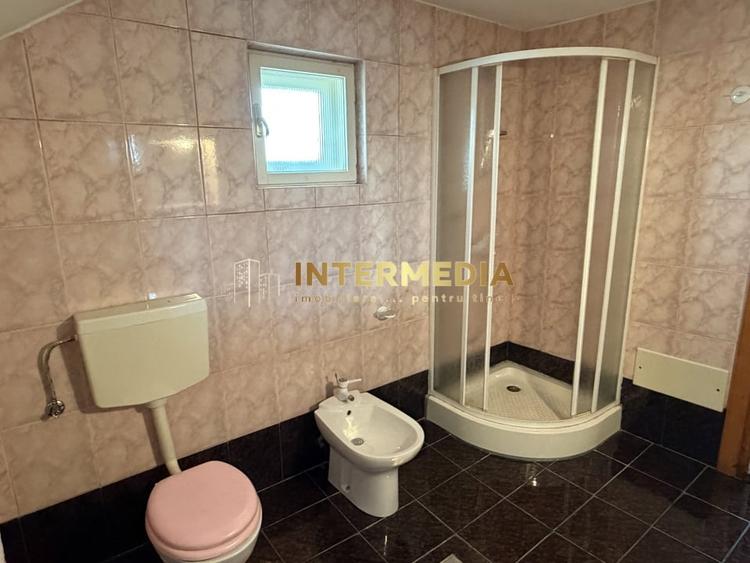 Casă individuală cu 10 camere cu Teren 4100 Mp în Vințu de Jos