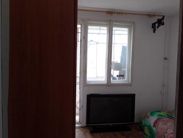 Apartament cu 4 camere semidecomandat în Drumul Taberei