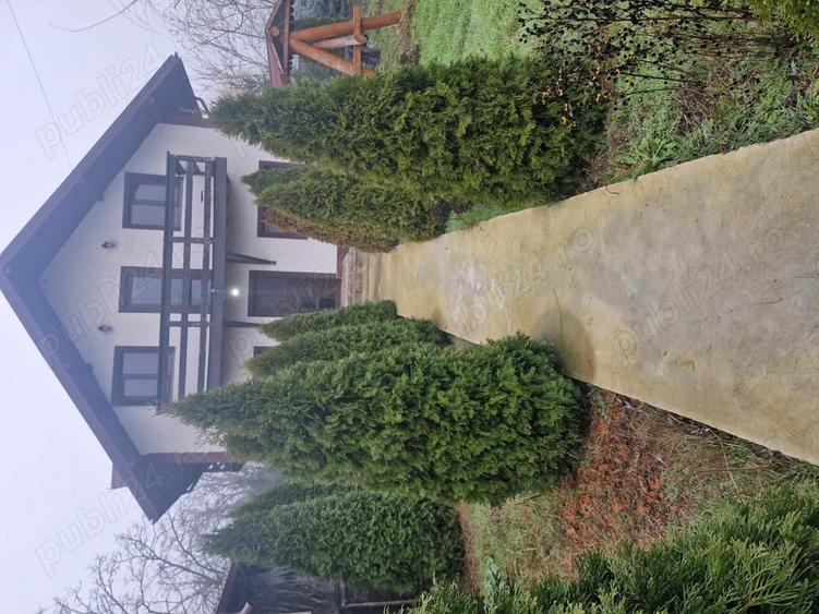 Casă cu 5 camere în Scorțaru Vechi