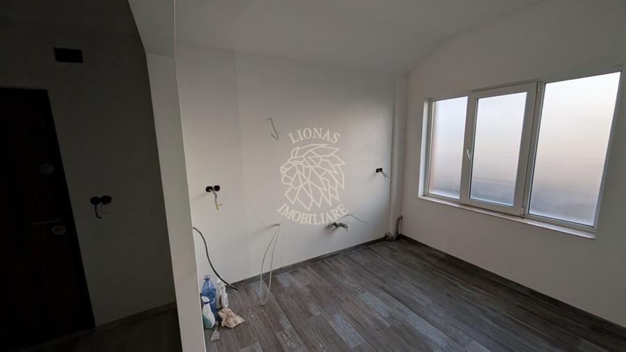 Apartament cu 5 camere semidecomandat în Decebal