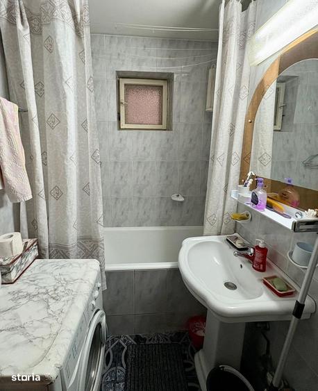 Apartament cu 3 camere decomandat în Tineretului
