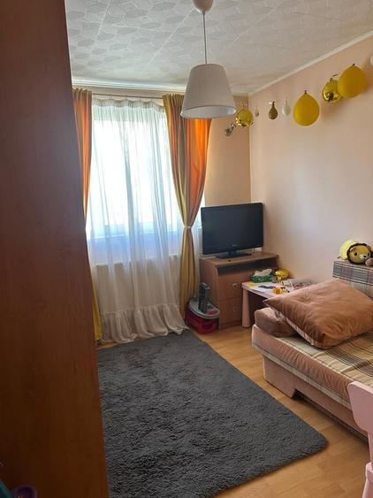 Apartament cu 4 camere decomandat în Titan