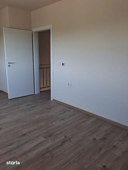 Proprietar vand jumatate de Duplex - 6