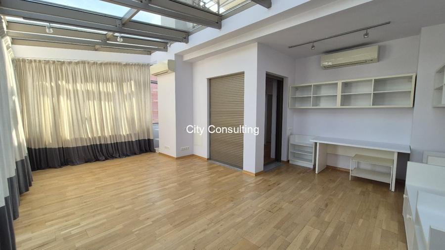 Casă cu 6 camere cu Teren 350 Mp în Băneasa