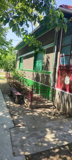 Casă cu 6 camere cu Teren 2880 Mp în Mișca
