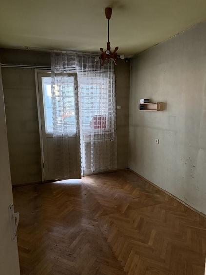 Apartament cu 4 camere decomandat în Liteni