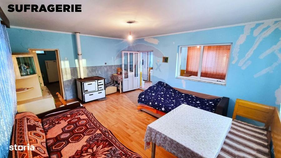 Casă cu 2 camere cu Teren 8945 Mp în Boiu Mare