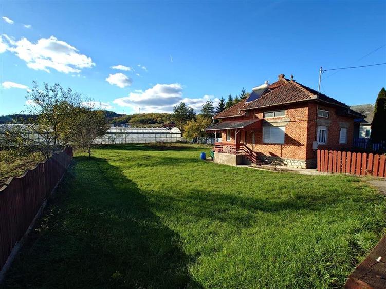 Casă individuală cu 3 camere cu Teren 1088 Mp în Vața de Jos