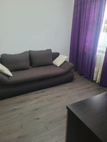 Apartament cu 3 camere decomandat în Romanești