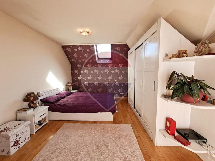 Casă individuală cu 6 camere cu Piscina în Central