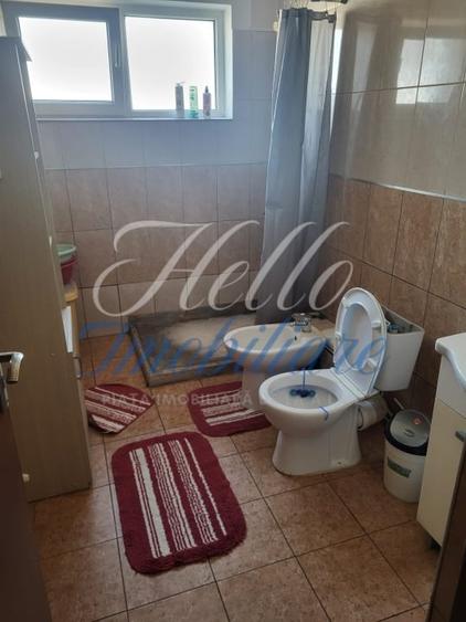 Apartament cu 3 camere semidecomandat, mobilat în Florești