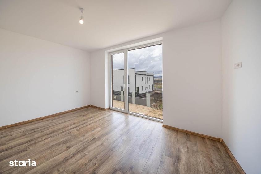 Casă cu 4 camere cu Teren 250 Mp în Central