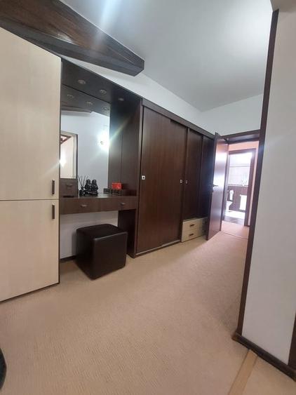 Casă cu 6 camere cu Teren 1200 Mp în Ostratu
