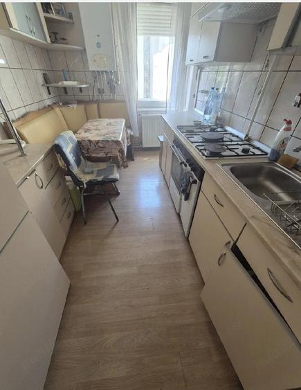Apartament cu 3 camere decomandat în Cornișa