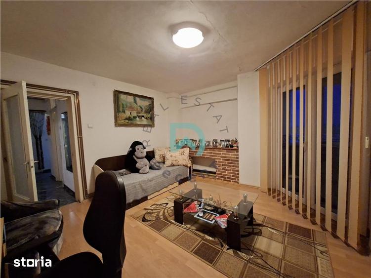 Apartament cu 3 camere decomandat în Astra