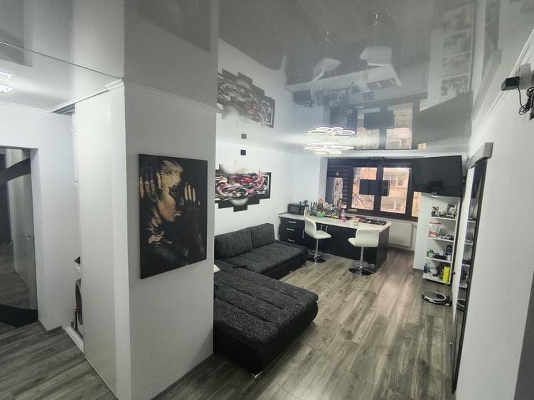 Apartament cu 3 camere decomandat în Central