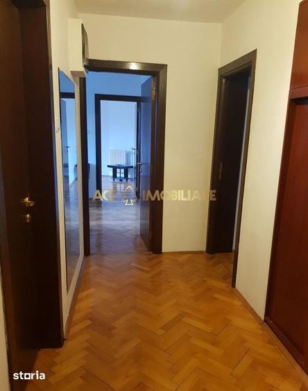 Apartament cu 4 camere, mobilat în Regie
