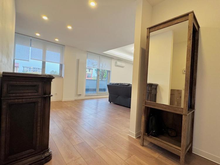 Apartament cu 3 camere decomandat în Dămăroaia