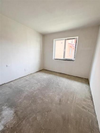 Casă cu 4 camere cu Teren 437 Mp în Sântandrei