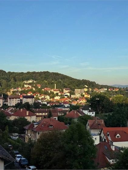 Apartament cu 3 camere decomandat în Dealul Cetății