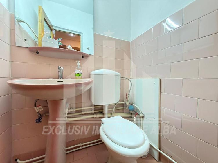 Apartament cu 3 camere decomandat, mobilat în Central