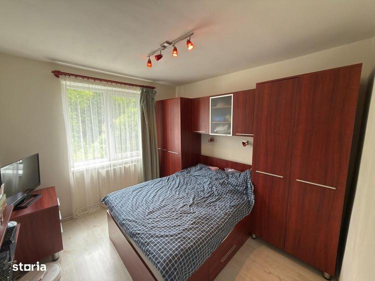 Apartament cu 4 camere decomandat în Periferie