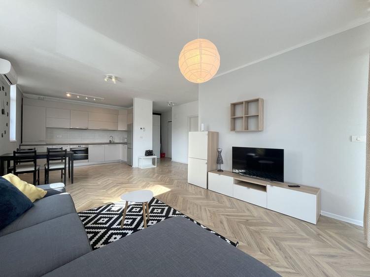 Apartament cu 2 camere semidecomandat, mobilat în Central