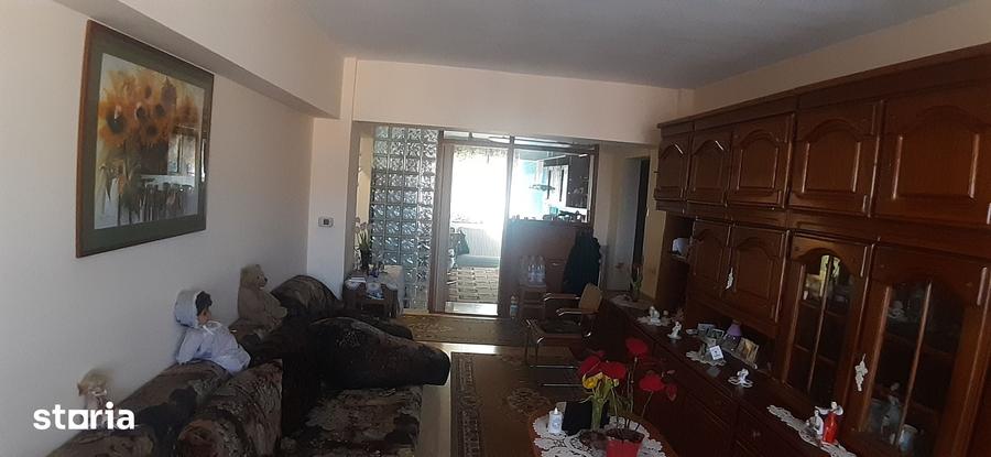 Apartament cu 3 camere decomandat în Valea Cetății