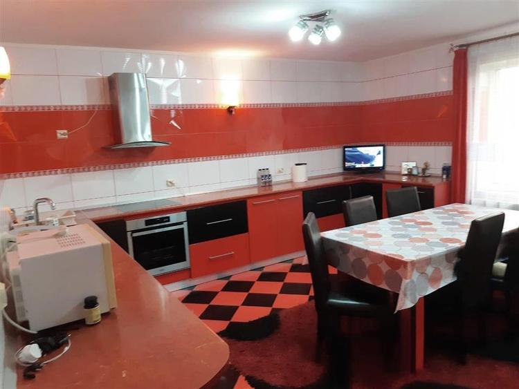 Casă individuală cu 7 camere cu Teren 700 Mp în Sud-Vest