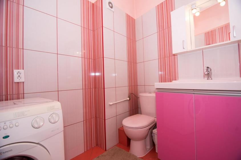 Apartament cu 2 camere decomandat, mobilat în Central