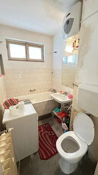 Apartament cu 3 camere semidecomandat în Iancului