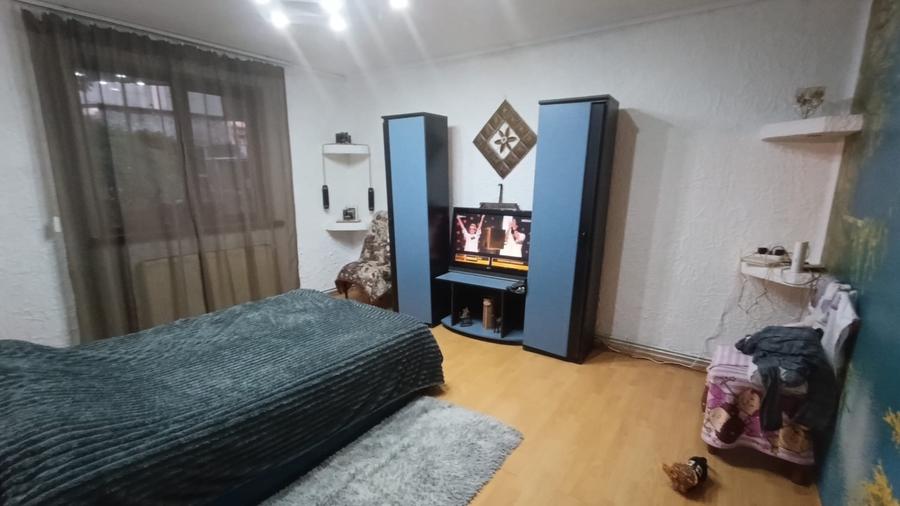 Casă individuală cu 4 camere cu Canalizare în Bariera Vâlcii
