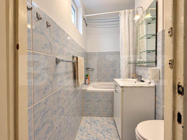 Apartament cu 3 camere semidecomandat, mobilat în Dacia