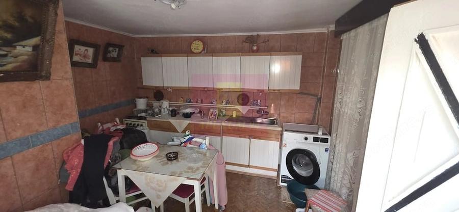 Casă cu 5 camere cu Teren 379 Mp în Central