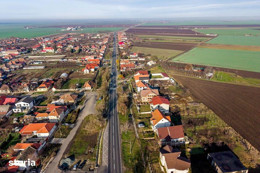 Casă cu 9 camere cu Teren 997 Mp în Zimandu Nou