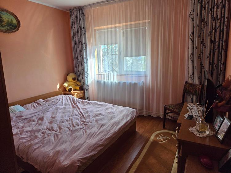 Apartament cu 3 camere decomandat, mobilat în Exterior Vest