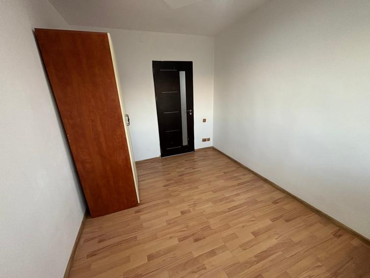 Apartament cu 3 camere semidecomandat, mobilat în Brâncoveanu