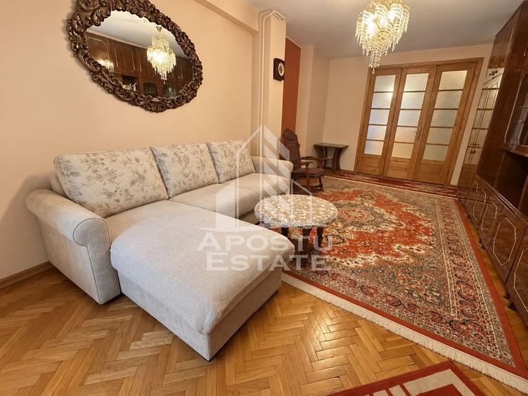 Apartament cu 3 camere decomandat, mobilat în Spitalul Județean