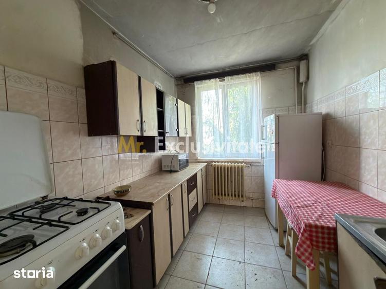 Apartament cu 3 camere decomandat în Calea București