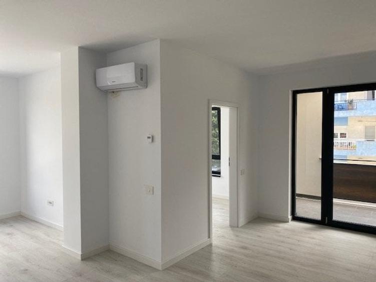 Apartament cu 3 camere nedecomandat în Aradului