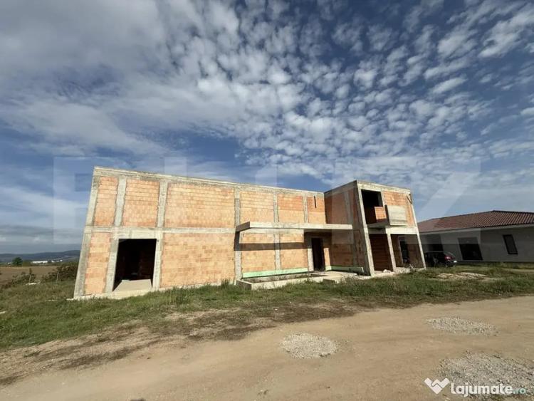Casă cu 5 camere cu Teren 874 Mp în Central