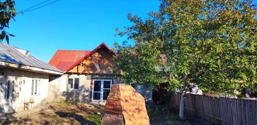 Casă cu 3 camere cu Teren 1000 Mp în Central