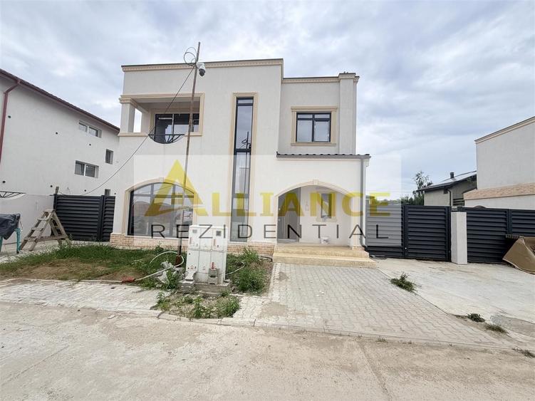 Casă individuală cu 5 camere decomandat cu Canalizare în Berceni