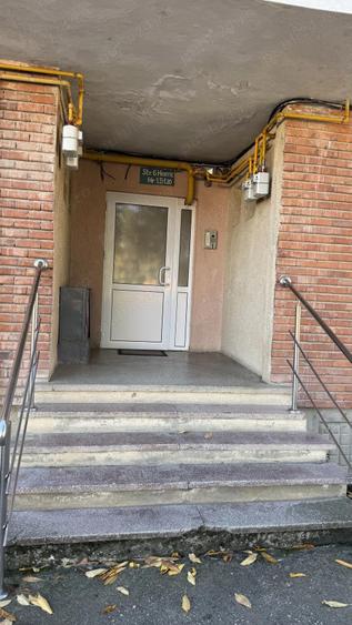 Garsonieră decomandată în Central