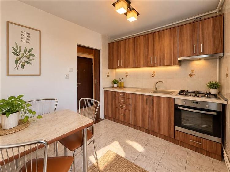 Apartament cu 2 camere decomandat în 7 Noiembrie