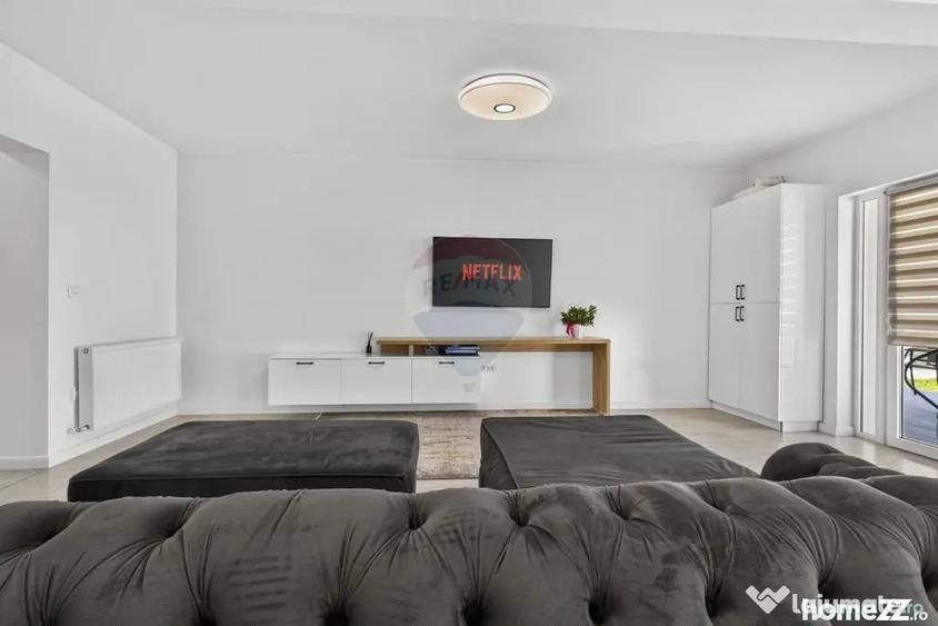 Casă cu 7 camere cu Teren 491 Mp în Vladimirescu