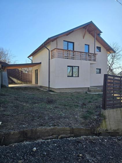 Casă cu 4 camere în Budeasa