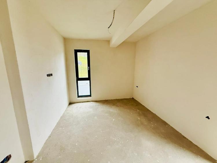 Duplex cu 5 camere cu Canalizare în Florești