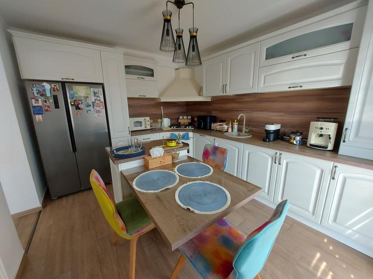 Casă cu 4 camere cu Teren 250 Mp în Central