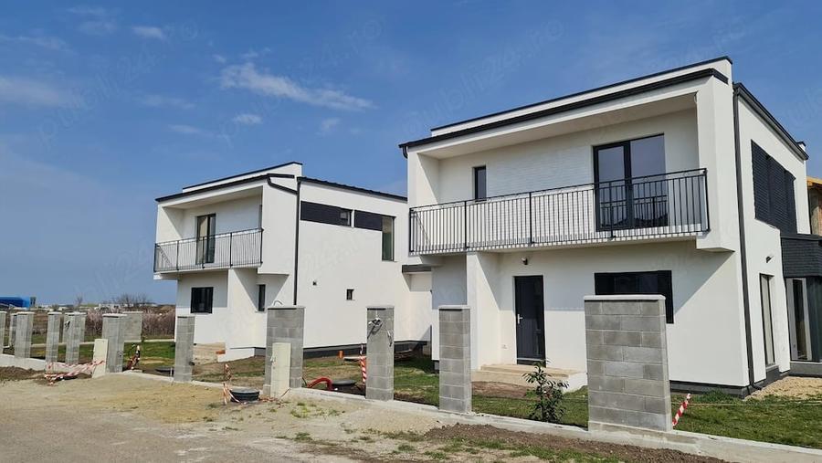 Casă cu 5 camere cu Teren 350 Mp în Dumbrăvița